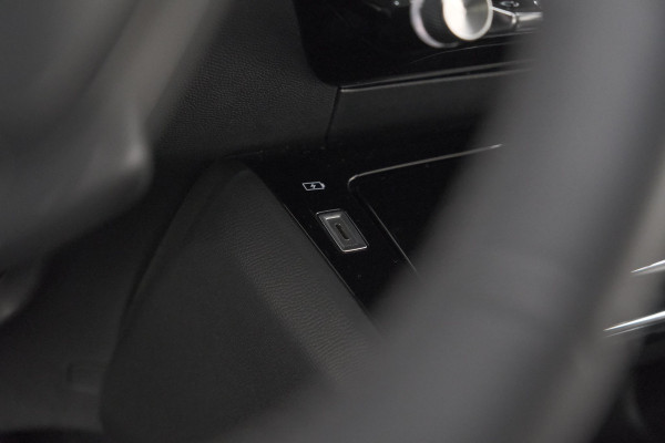 Peugeot e-208 EV Allure 50 kWh | 3 Faselaadfunctie | Apple Carplay | Parkeersensoren | Climate Control