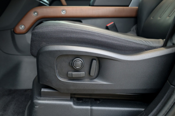 Land Rover Defender 110 3.0 P400 110 X . | NAP | FULL OPTION! | €153.798 NP! | 22'' URBAN | MERIDIAN SURROUND | STANDKACHEL | ELEK TREKHAAK |
