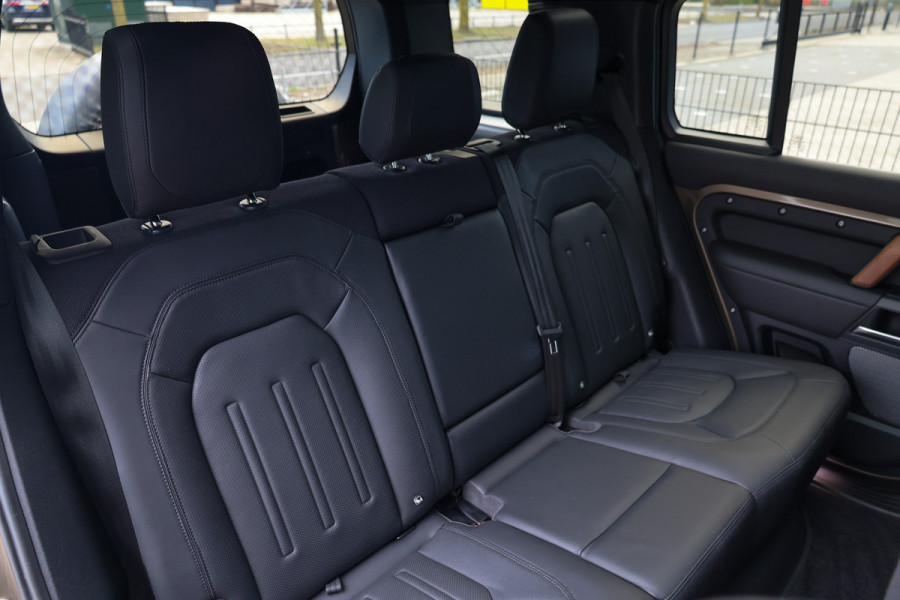 Land Rover Defender 110 3.0 P400 110 X . | NAP | FULL OPTION! | €153.798 NP! | 22'' URBAN | MERIDIAN SURROUND | STANDKACHEL | ELEK TREKHAAK |
