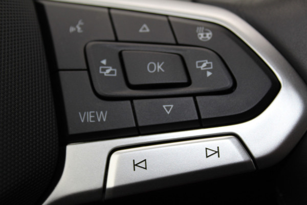 Volkswagen T-Roc 1.5-150pk R-Line Edition DSG-AUTOMAAT ! Gun u het comfort van een automaat ! Slechts 19.000km ! Stoel- en voorraamverw., IQ-light, Adaptieve cruise cntrl, Navigatie by Apple Carplay/Android auto, Autm. airco dual, Camera, Elektr. achterklep etc.