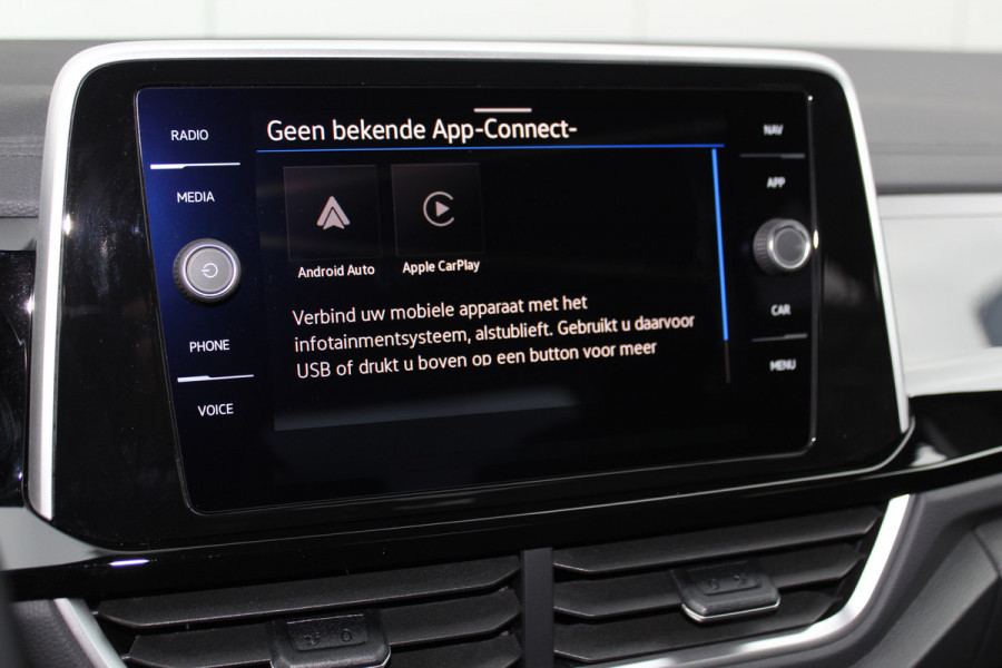 Volkswagen T-Roc 1.5-150pk R-Line Edition DSG-AUTOMAAT ! Gun u het comfort van een automaat ! Slechts 19.000km ! Stoel- en voorraamverw., IQ-light, Adaptieve cruise cntrl, Navigatie by Apple Carplay/Android auto, Autm. airco dual, Camera, Elektr. achterklep etc.