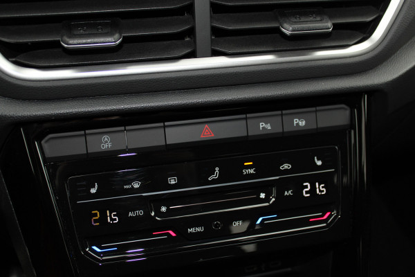 Volkswagen T-Roc 1.5-150pk R-Line Edition DSG-AUTOMAAT ! Gun u het comfort van een automaat ! Slechts 19.000km ! Stoel- en voorraamverw., IQ-light, Adaptieve cruise cntrl, Navigatie by Apple Carplay/Android auto, Autm. airco dual, Camera, Elektr. achterklep etc.