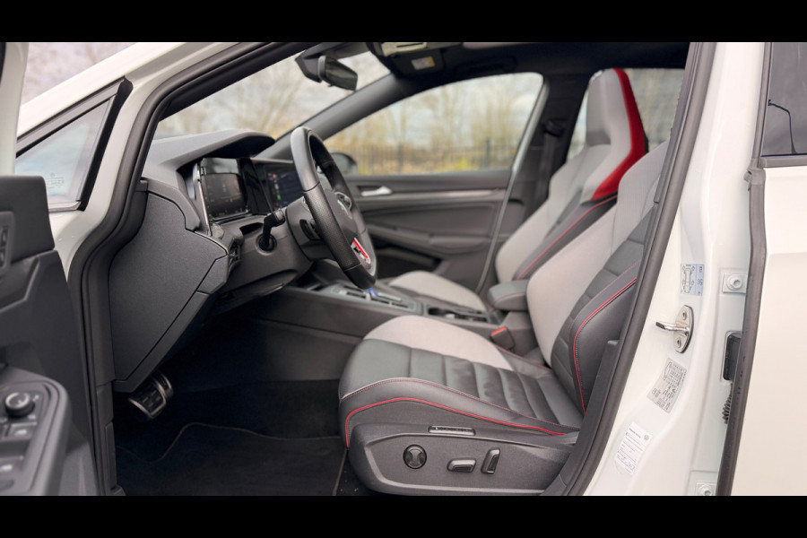 Volkswagen Golf 2.0 TSI GTI Panoramadak Leer Stoelverwarming/Verkoeling Camera Keyless entry