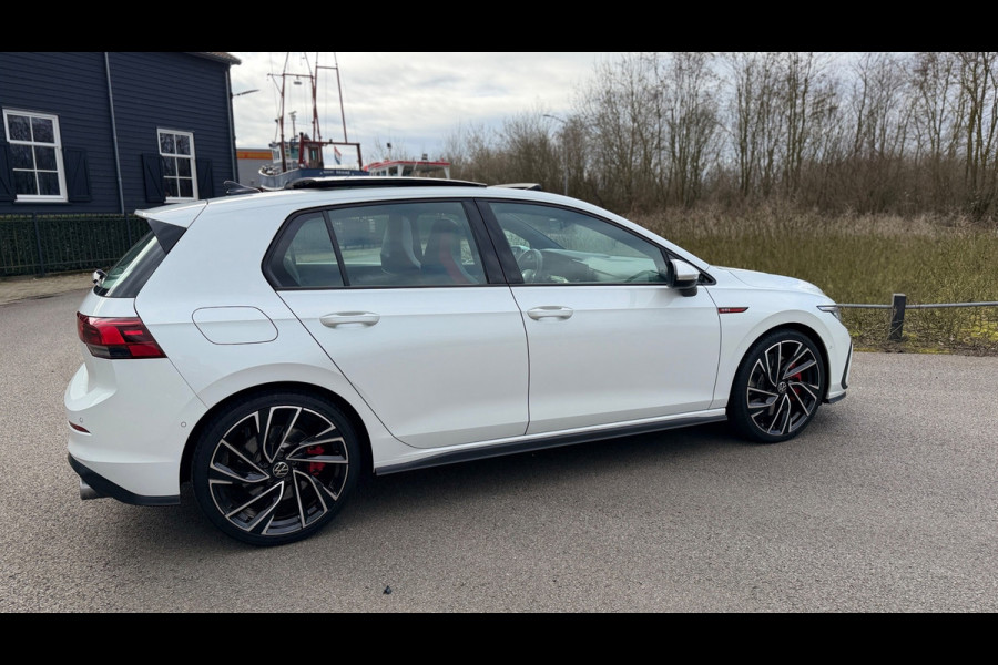 Volkswagen Golf 2.0 TSI GTI Panoramadak Leer Stoelverwarming/Verkoeling Camera Keyless entry
