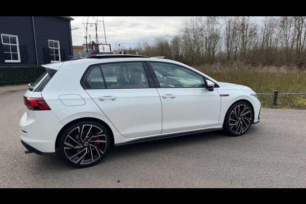 Volkswagen Golf 2.0 TSI GTI Panoramadak Leer Stoelverwarming/Verkoeling Camera Keyless entry
