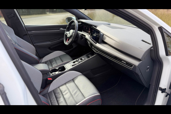 Volkswagen Golf 2.0 TSI GTI Panoramadak Leer Stoelverwarming/Verkoeling Camera Keyless entry