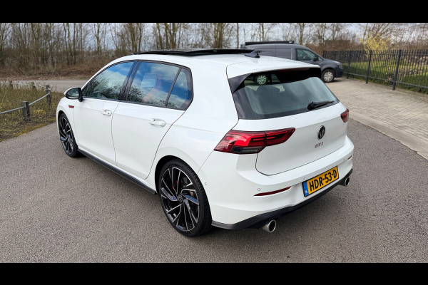 Volkswagen Golf 2.0 TSI GTI Panoramadak Leer Stoelverwarming/Verkoeling Camera Keyless entry