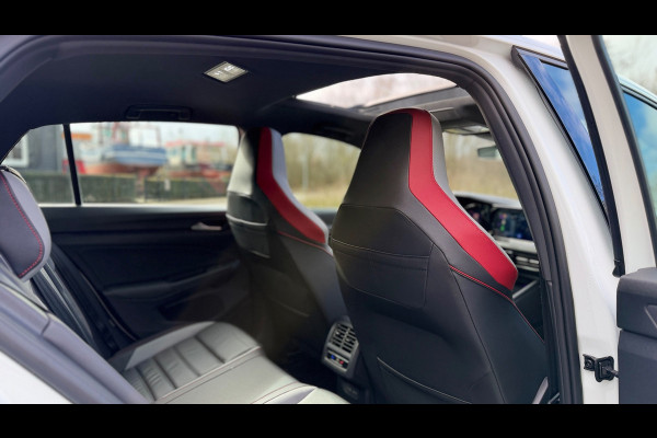 Volkswagen Golf 2.0 TSI GTI Panoramadak Leer Stoelverwarming/Verkoeling Camera Keyless entry