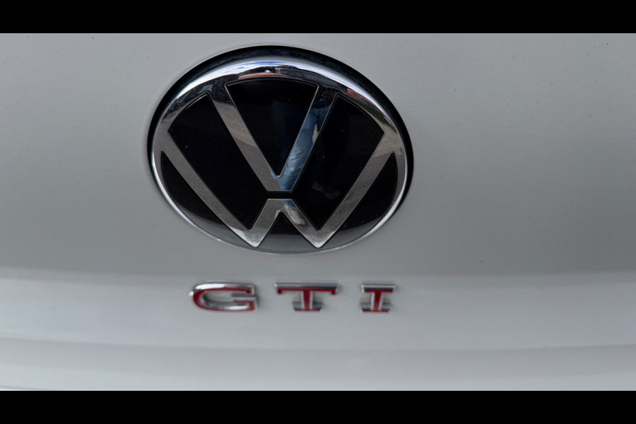 Volkswagen Golf 2.0 TSI GTI Panoramadak Leer Stoelverwarming/Verkoeling Camera Keyless entry