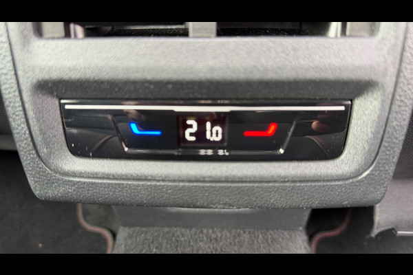 Volkswagen Golf 2.0 TSI GTI Panoramadak Leer Stoelverwarming/Verkoeling Camera Keyless entry