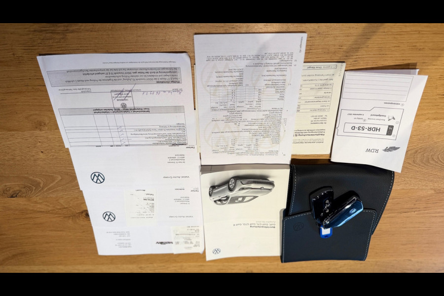 Volkswagen Golf 2.0 TSI GTI Panoramadak Leer Stoelverwarming/Verkoeling Camera Keyless entry