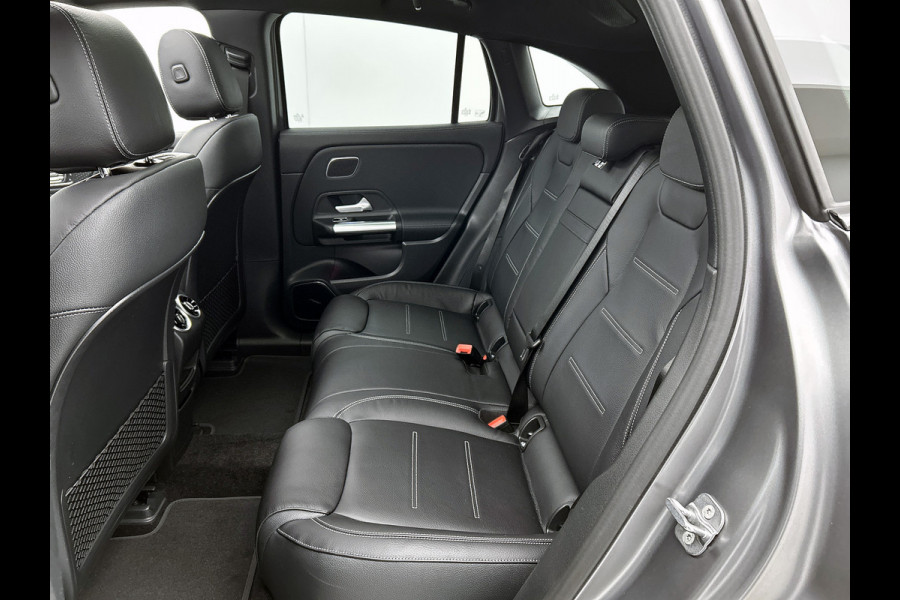 Mercedes-Benz EQA 250+ Business Solution AMG 71 kWh | Winterpakket | Nightpakket | GUARD 360° Plus | DISTRONIC | Smartphone integratie | Panoramaschuifdak | Stuurwielpaddles |