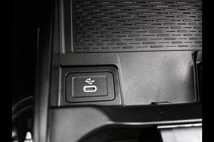 Mercedes-Benz EQA 250+ Business Solution AMG 71 kWh | Winterpakket | Nightpakket | GUARD 360° Plus | DISTRONIC | Smartphone integratie | Panoramaschuifdak | Stuurwielpaddles |