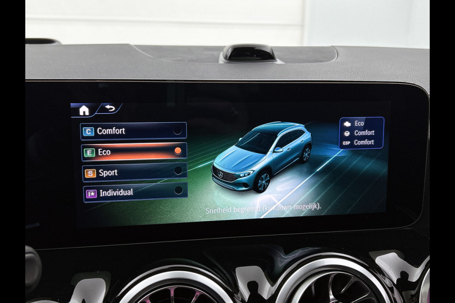Mercedes-Benz EQA 250+ Business Solution AMG 71 kWh | Winterpakket | Nightpakket | GUARD 360° Plus | DISTRONIC | Smartphone integratie | Panoramaschuifdak | Stuurwielpaddles |