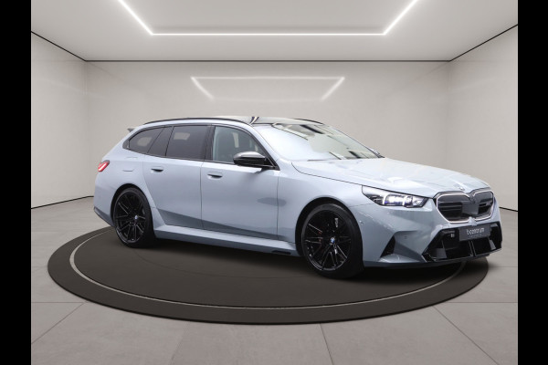 BMW 5 Serie Touring M5, M-Drivers Pack, Panoramadak, B&W Sound, Trekhaak, Carbon Int, Driv. Ass. Prof, Comfort Pack,