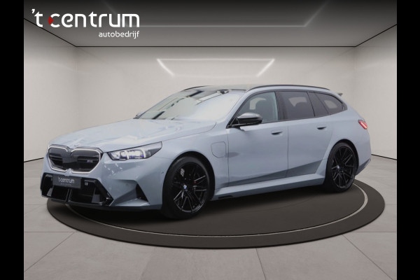 BMW 5 Serie Touring M5, M-Drivers Pack, Panoramadak, B&W Sound, Trekhaak, Carbon Int, Driv. Ass. Prof, Comfort Pack,