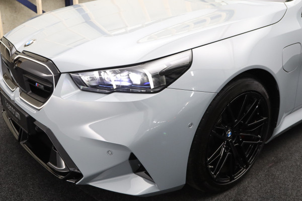 BMW 5 Serie Touring M5, M-Drivers Pack, Panoramadak, B&W Sound, Trekhaak, Carbon Int, Driv. Ass. Prof, Comfort Pack,