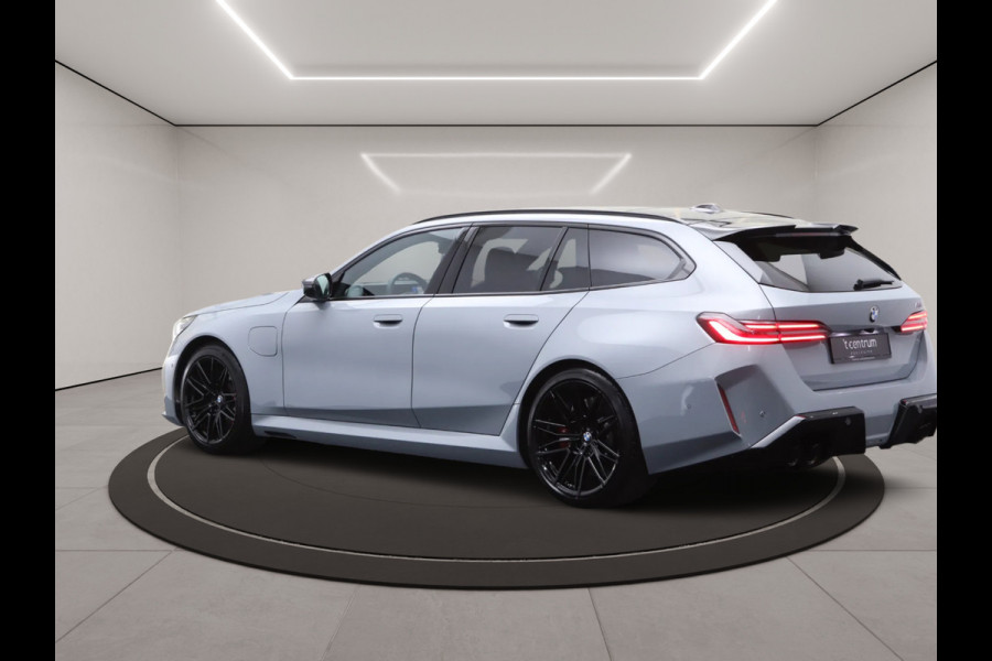BMW 5 Serie Touring M5, M-Drivers Pack, Panoramadak, B&W Sound, Trekhaak, Carbon Int, Driv. Ass. Prof, Comfort Pack,