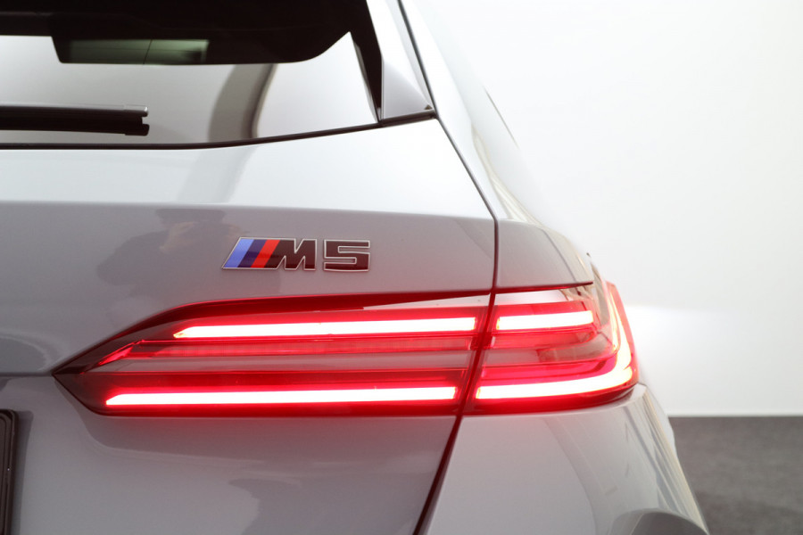 BMW 5 Serie Touring M5, M-Drivers Pack, Panoramadak, B&W Sound, Trekhaak, Carbon Int, Driv. Ass. Prof, Comfort Pack,