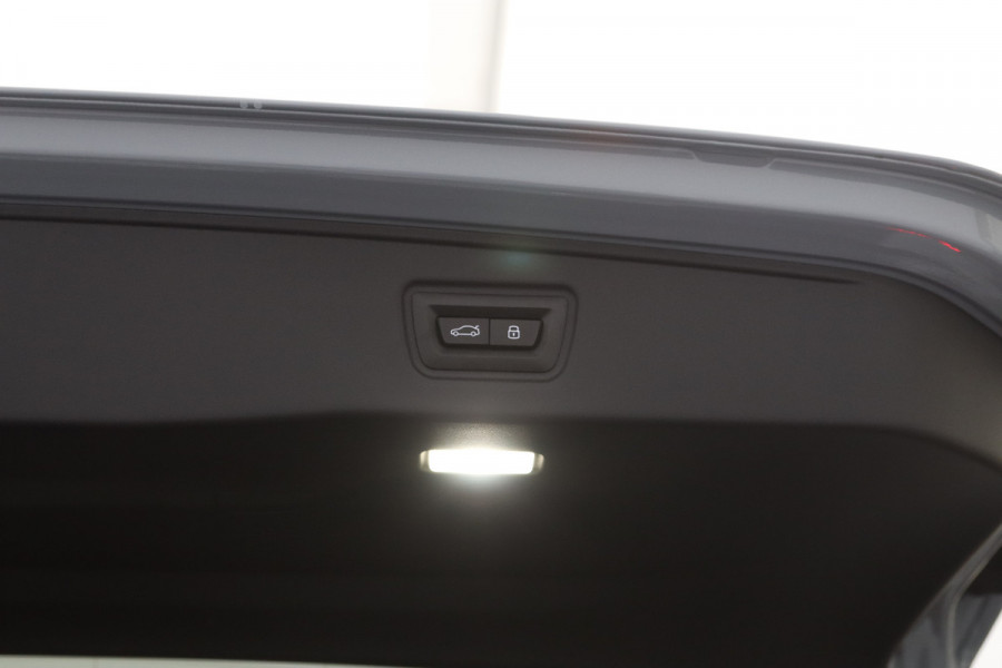 BMW 5 Serie Touring M5, M-Drivers Pack, Panoramadak, B&W Sound, Trekhaak, Carbon Int, Driv. Ass. Prof, Comfort Pack,