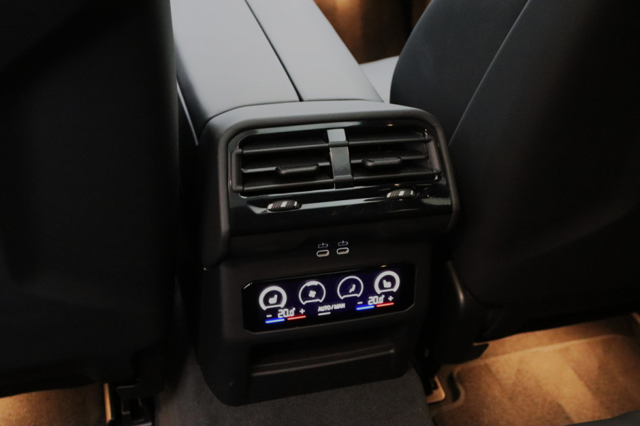 BMW 5 Serie Touring M5, M-Drivers Pack, Panoramadak, B&W Sound, Trekhaak, Carbon Int, Driv. Ass. Prof, Comfort Pack,