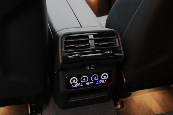 BMW 5 Serie Touring M5, M-Drivers Pack, Panoramadak, B&W Sound, Trekhaak, Carbon Int, Driv. Ass. Prof, Comfort Pack,