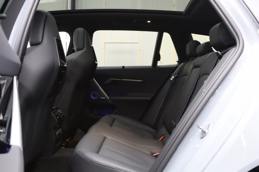 BMW 5 Serie Touring M5, M-Drivers Pack, Panoramadak, B&W Sound, Trekhaak, Carbon Int, Driv. Ass. Prof, Comfort Pack,