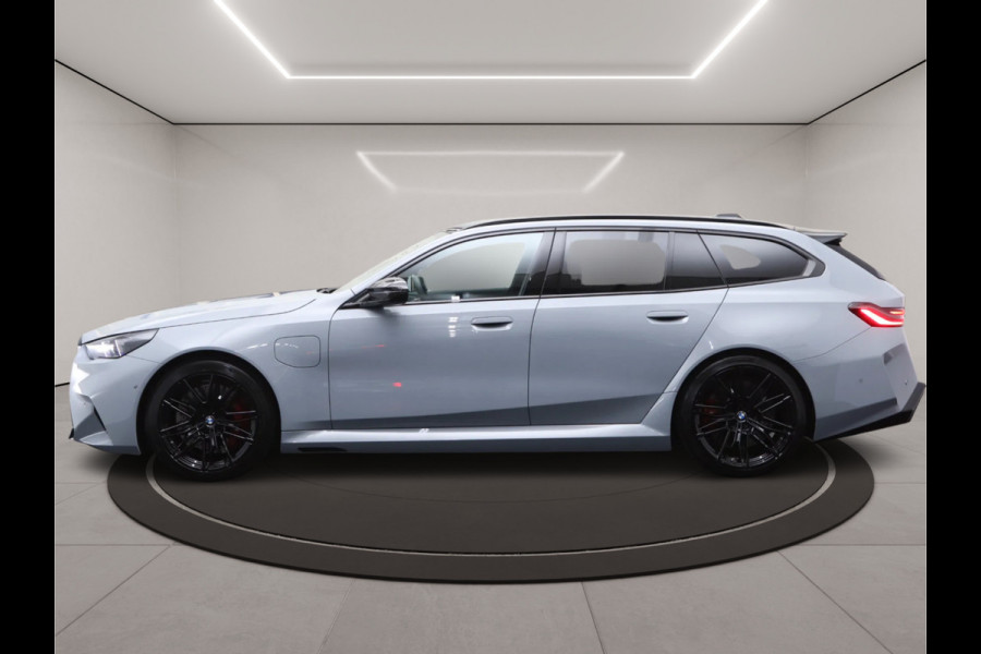 BMW 5 Serie Touring M5, M-Drivers Pack, Panoramadak, B&W Sound, Trekhaak, Carbon Int, Driv. Ass. Prof, Comfort Pack,