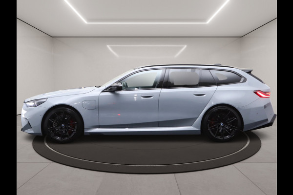BMW 5 Serie Touring M5, M-Drivers Pack, Panoramadak, B&W Sound, Trekhaak, Carbon Int, Driv. Ass. Prof, Comfort Pack,