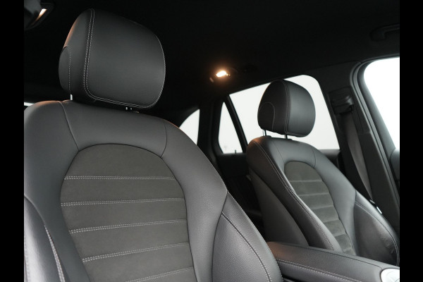 Mercedes-Benz GLC 300e 4MATIC Premium PHEV 320pk Dealer O.H | Adaptive Cruise | Camera | Alcantara Sportstoelen Verwarmd | Apple Carplay | Blis | AMG Interieur | Navigatie | DAB | Plug In Hybrid |