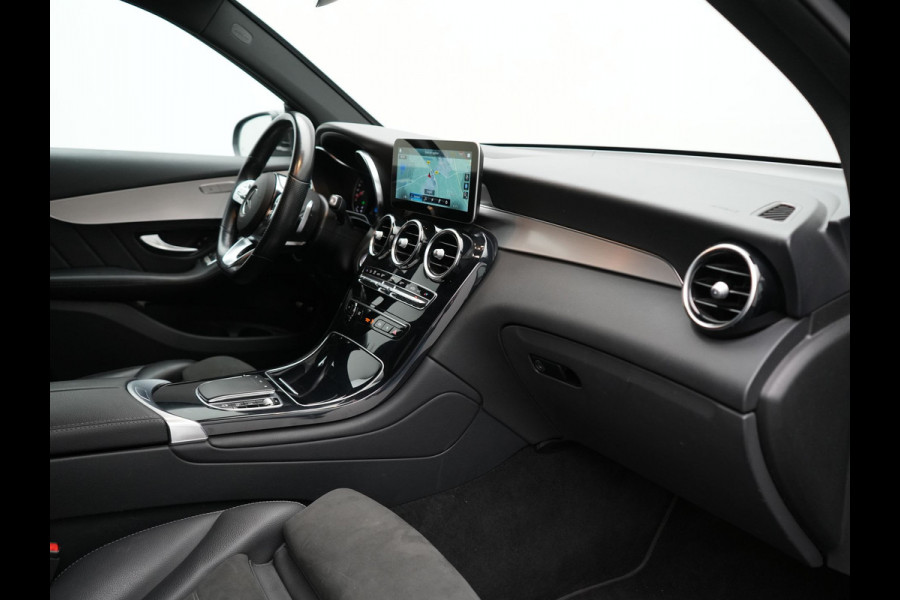 Mercedes-Benz GLC 300e 4MATIC Premium PHEV 320pk Dealer O.H | Adaptive Cruise | Camera | Alcantara Sportstoelen Verwarmd | Apple Carplay | Blis | AMG Interieur | Navigatie | DAB | Plug In Hybrid |