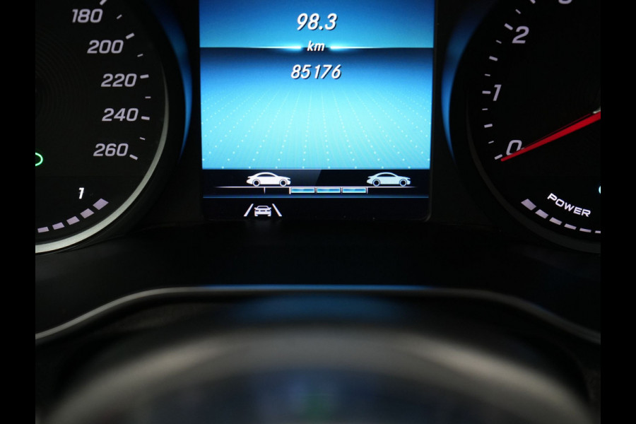 Mercedes-Benz GLC 300e 4MATIC Premium PHEV 320pk Dealer O.H | Adaptive Cruise | Camera | Alcantara Sportstoelen Verwarmd | Apple Carplay | Blis | AMG Interieur | Navigatie | DAB | Plug In Hybrid |