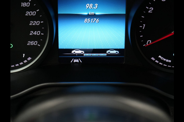 Mercedes-Benz GLC 300e 4MATIC Premium PHEV 320pk Dealer O.H | Adaptive Cruise | Camera | Alcantara Sportstoelen Verwarmd | Apple Carplay | Blis | AMG Interieur | Navigatie | DAB | Plug In Hybrid |