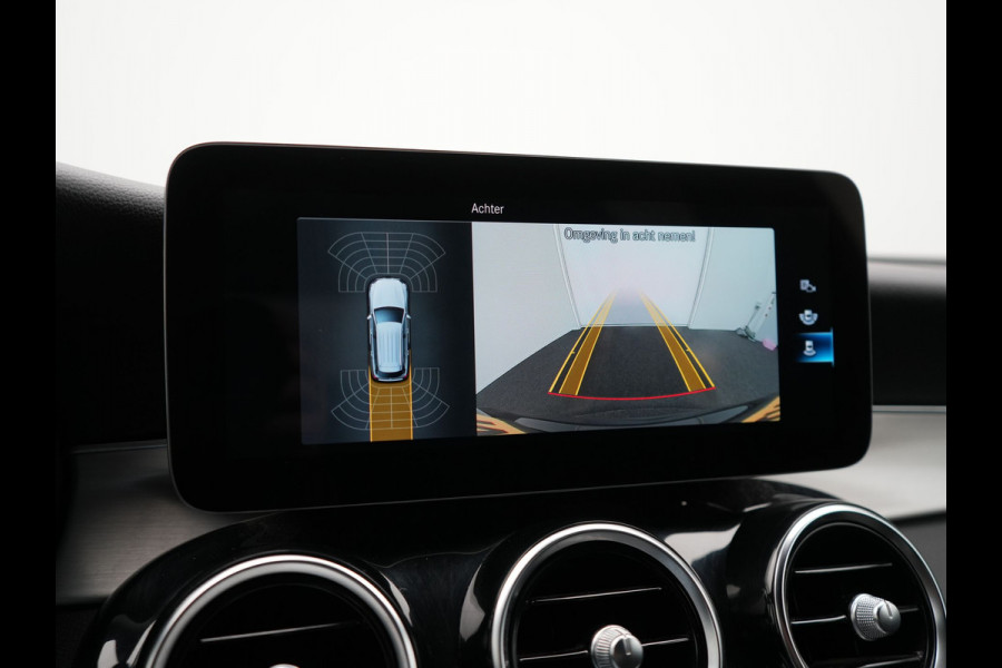Mercedes-Benz GLC 300e 4MATIC Premium PHEV 320pk Dealer O.H | Adaptive Cruise | Camera | Alcantara Sportstoelen Verwarmd | Apple Carplay | Blis | AMG Interieur | Navigatie | DAB | Plug In Hybrid |