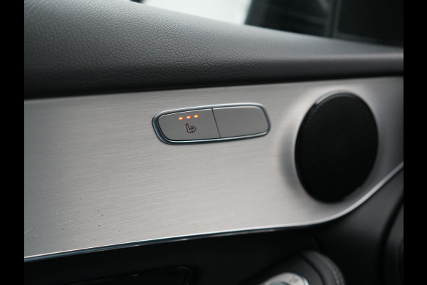 Mercedes-Benz GLC 300e 4MATIC Premium PHEV 320pk Dealer O.H | Adaptive Cruise | Camera | Alcantara Sportstoelen Verwarmd | Apple Carplay | Blis | AMG Interieur | Navigatie | DAB | Plug In Hybrid |