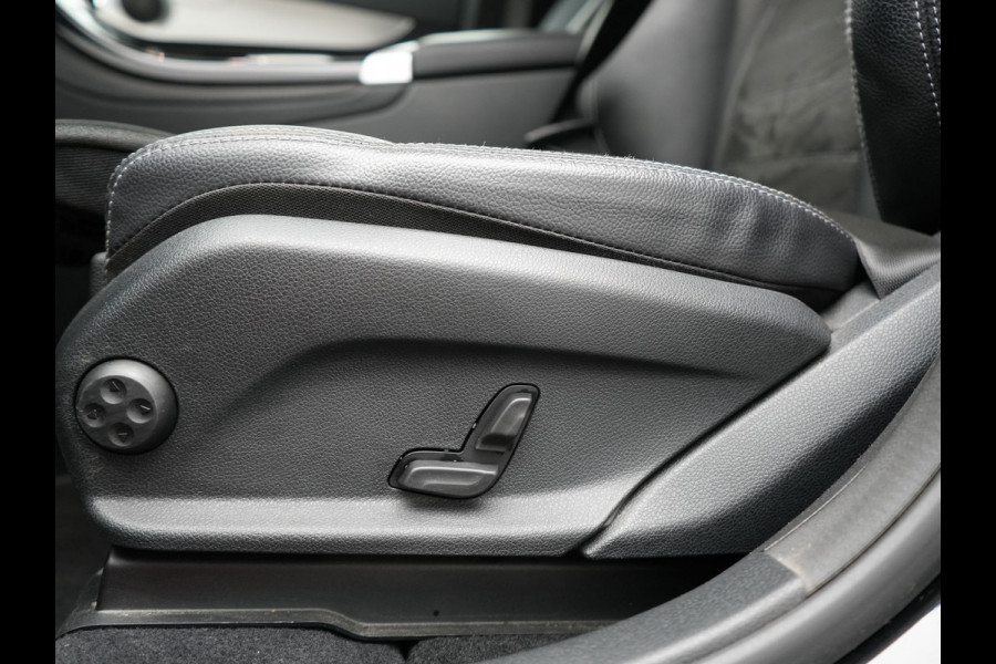 Mercedes-Benz GLC 300e 4MATIC Premium PHEV 320pk Dealer O.H | Adaptive Cruise | Camera | Alcantara Sportstoelen Verwarmd | Apple Carplay | Blis | AMG Interieur | Navigatie | DAB | Plug In Hybrid |