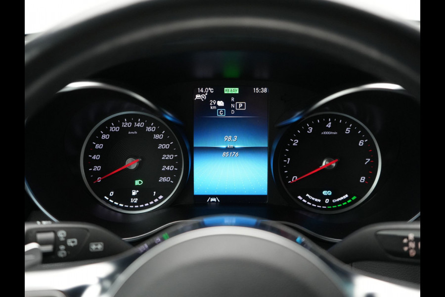 Mercedes-Benz GLC 300e 4MATIC Premium PHEV 320pk Dealer O.H | Adaptive Cruise | Camera | Alcantara Sportstoelen Verwarmd | Apple Carplay | Blis | AMG Interieur | Navigatie | DAB | Plug In Hybrid |