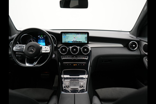 Mercedes-Benz GLC 300e 4MATIC Premium PHEV 320pk Dealer O.H | Adaptive Cruise | Camera | Alcantara Sportstoelen Verwarmd | Apple Carplay | Blis | AMG Interieur | Navigatie | DAB | Plug In Hybrid |