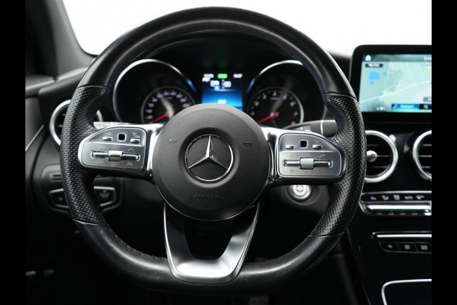 Mercedes-Benz GLC 300e 4MATIC Premium PHEV 320pk Dealer O.H | Adaptive Cruise | Camera | Alcantara Sportstoelen Verwarmd | Apple Carplay | Blis | AMG Interieur | Navigatie | DAB | Plug In Hybrid |