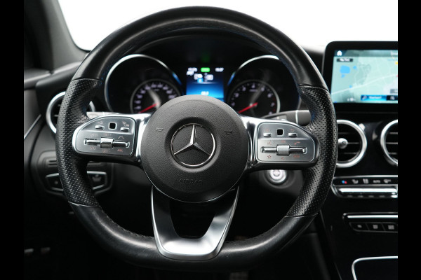 Mercedes-Benz GLC 300e 4MATIC Premium PHEV 320pk Dealer O.H | Adaptive Cruise | Camera | Alcantara Sportstoelen Verwarmd | Apple Carplay | Blis | AMG Interieur | Navigatie | DAB | Plug In Hybrid |