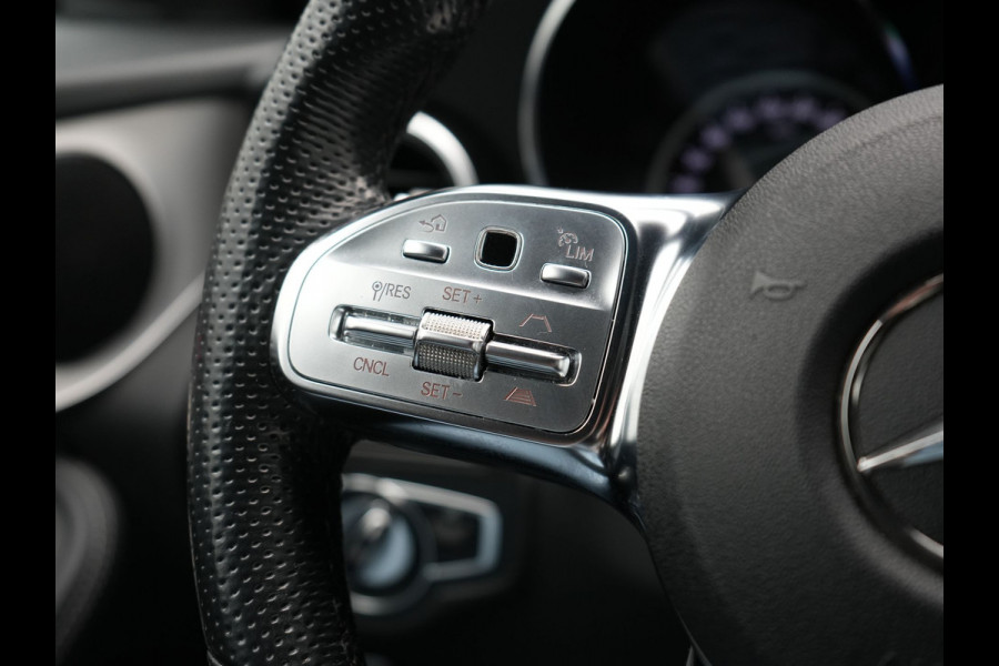 Mercedes-Benz GLC 300e 4MATIC Premium PHEV 320pk Dealer O.H | Adaptive Cruise | Camera | Alcantara Sportstoelen Verwarmd | Apple Carplay | Blis | AMG Interieur | Navigatie | DAB | Plug In Hybrid |