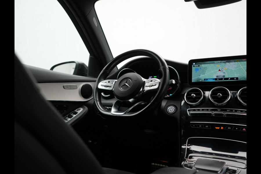 Mercedes-Benz GLC 300e 4MATIC Premium PHEV 320pk Dealer O.H | Adaptive Cruise | Camera | Alcantara Sportstoelen Verwarmd | Apple Carplay | Blis | AMG Interieur | Navigatie | DAB | Plug In Hybrid |