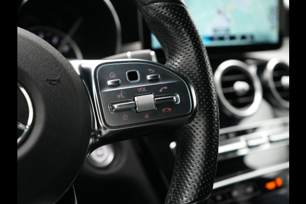 Mercedes-Benz GLC 300e 4MATIC Premium PHEV 320pk Dealer O.H | Adaptive Cruise | Camera | Alcantara Sportstoelen Verwarmd | Apple Carplay | Blis | AMG Interieur | Navigatie | DAB | Plug In Hybrid |