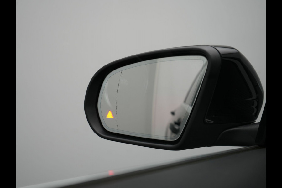 Mercedes-Benz GLC 300e 4MATIC Premium PHEV 320pk Dealer O.H | Adaptive Cruise | Camera | Alcantara Sportstoelen Verwarmd | Apple Carplay | Blis | AMG Interieur | Navigatie | DAB | Plug In Hybrid |