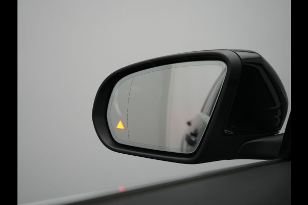 Mercedes-Benz GLC 300e 4MATIC Premium PHEV 320pk Dealer O.H | Adaptive Cruise | Camera | Alcantara Sportstoelen Verwarmd | Apple Carplay | Blis | AMG Interieur | Navigatie | DAB | Plug In Hybrid |