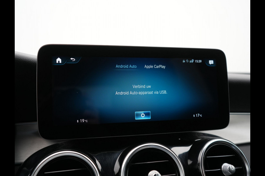 Mercedes-Benz GLC 300e 4MATIC Premium PHEV 320pk Dealer O.H | Adaptive Cruise | Camera | Alcantara Sportstoelen Verwarmd | Apple Carplay | Blis | AMG Interieur | Navigatie | DAB | Plug In Hybrid |