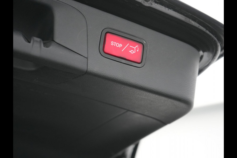 Mercedes-Benz GLC 300e 4MATIC Premium PHEV 320pk Dealer O.H | Adaptive Cruise | Camera | Alcantara Sportstoelen Verwarmd | Apple Carplay | Blis | AMG Interieur | Navigatie | DAB | Plug In Hybrid |