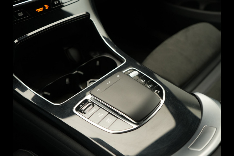 Mercedes-Benz GLC 300e 4MATIC Premium PHEV 320pk Dealer O.H | Adaptive Cruise | Camera | Alcantara Sportstoelen Verwarmd | Apple Carplay | Blis | AMG Interieur | Navigatie | DAB | Plug In Hybrid |