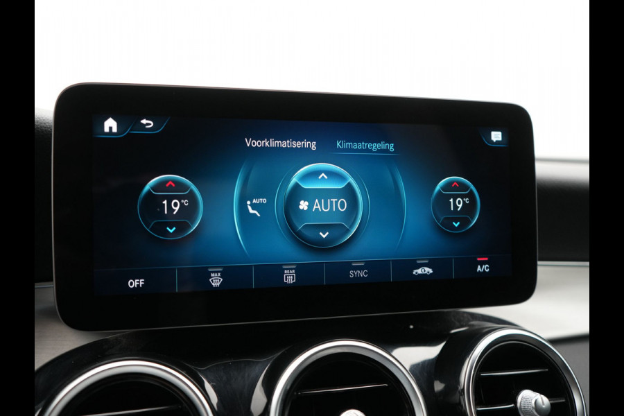 Mercedes-Benz GLC 300e 4MATIC Premium PHEV 320pk Dealer O.H | Adaptive Cruise | Camera | Alcantara Sportstoelen Verwarmd | Apple Carplay | Blis | AMG Interieur | Navigatie | DAB | Plug In Hybrid |