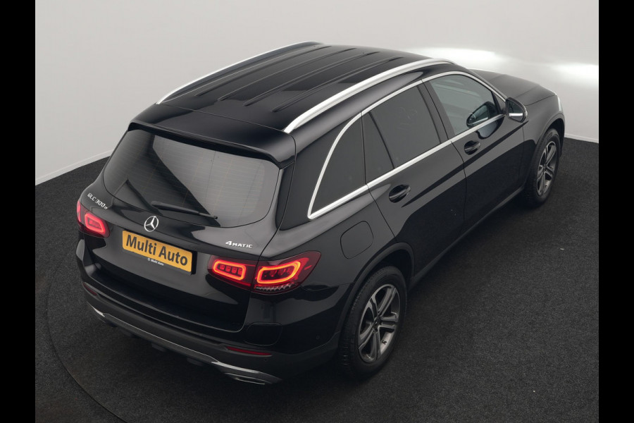 Mercedes-Benz GLC 300e 4MATIC Premium PHEV 320pk Dealer O.H | Adaptive Cruise | Camera | Alcantara Sportstoelen Verwarmd | Apple Carplay | Blis | AMG Interieur | Navigatie | DAB | Plug In Hybrid |